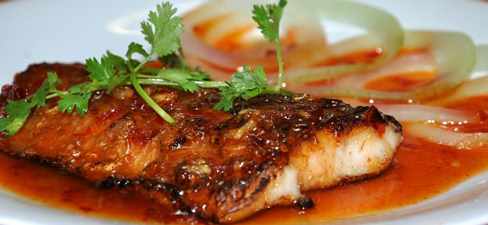 Use salt to remove the fishy smell of fish Dùng muối để loại bỏ mùi tanh của cá