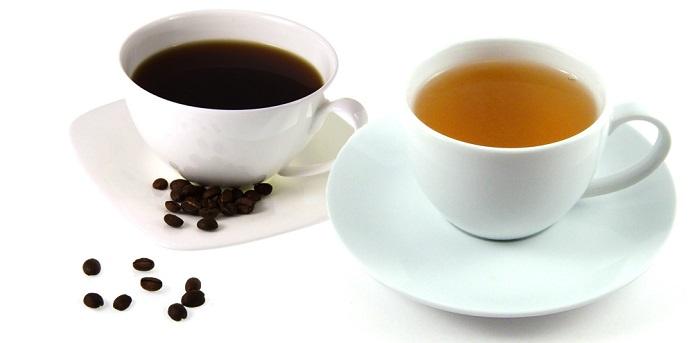 Coffee or strong tea is one of the causes of dark lips quickly Cà phê hay trà đặc là một trong những nguyên nhân làm môi thâm nhanh chóng