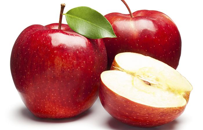 Soaking peeled apples in salt water prevents them from turning brown