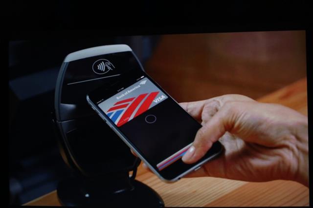 Giải pháp thanh toán di động Apple Pay, kết hợp cùng các công nghệ NFC, Secure Element, Touch ID và PassBook