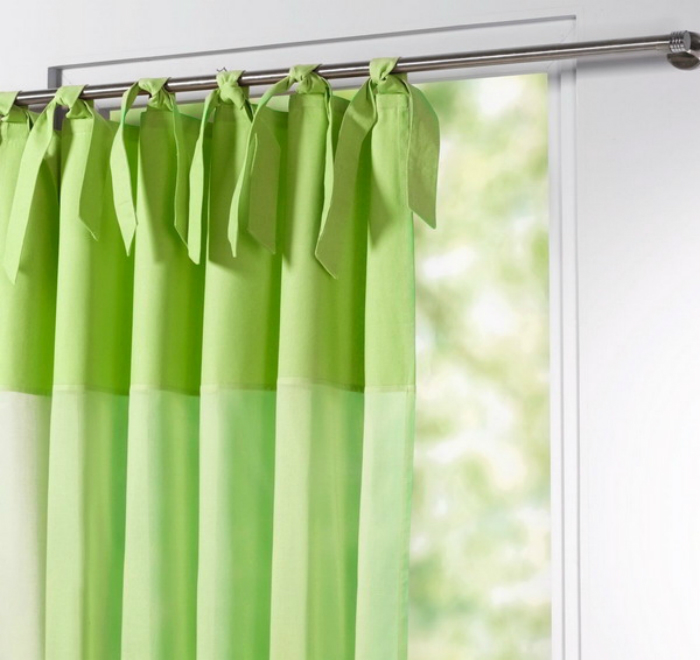 Dùng miếng vải ẩm để lau chùi rèm cửa thường xuyên 5 mẹo cần có khi vệ sinh nhà cửa > Dùng miếng vải ẩm để lau chùi rèm cửa thường xuyên