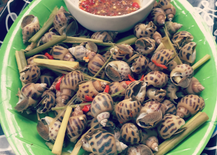 Crushed lemongrass helps remove fishy odor from snails