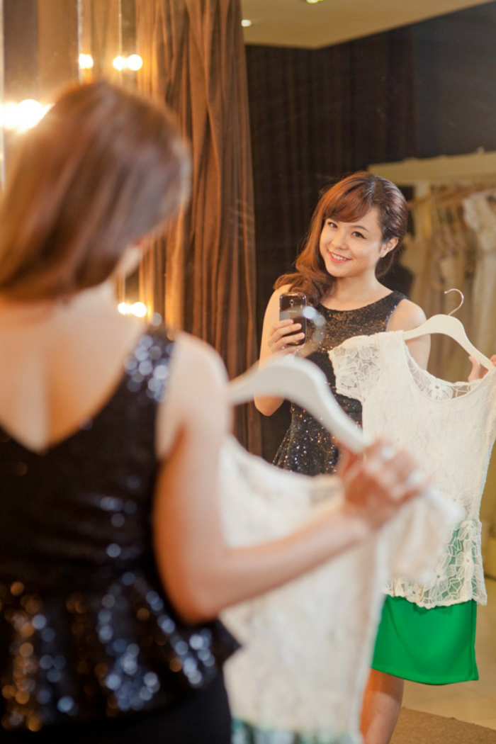 Nên thử đồ trước khi mua Bí quyết mua đồ second hand > Nên thử đồ trước khi mua