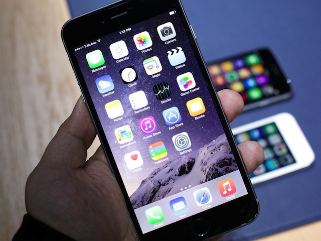 Apple vội vã thử nghiệm iOS 8.0.2 để chữa lỗi lạ trên iPhone