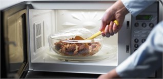 13 món tuyệt đối không được cho vào lò vi sóng