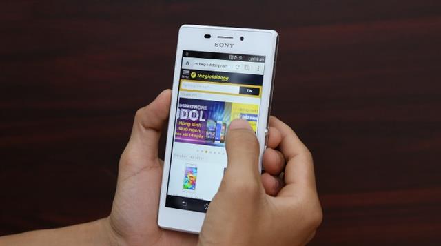 Máy có kích thước 140 x 72 x 8.6 mm và trọng lượng chỉ 149g