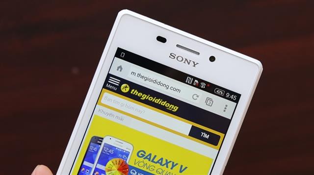 Viền màn hình phía trên có cảm biến, camera phụ 1.1MP và dải loa thoại