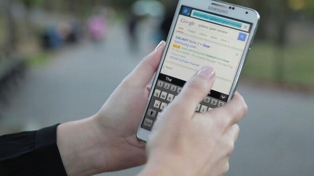 Phablet đang ảnh hưởng cả ngành thời trang