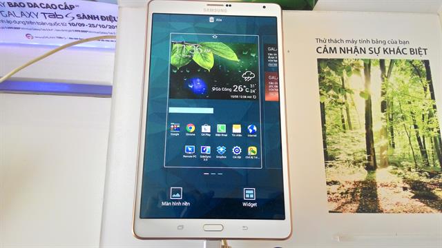 Vào phần thiết lập hình nền để thay đổi sang Wallpaper động Asus MyWater