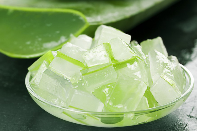 Treat Cracked Heels with Aloe Vera