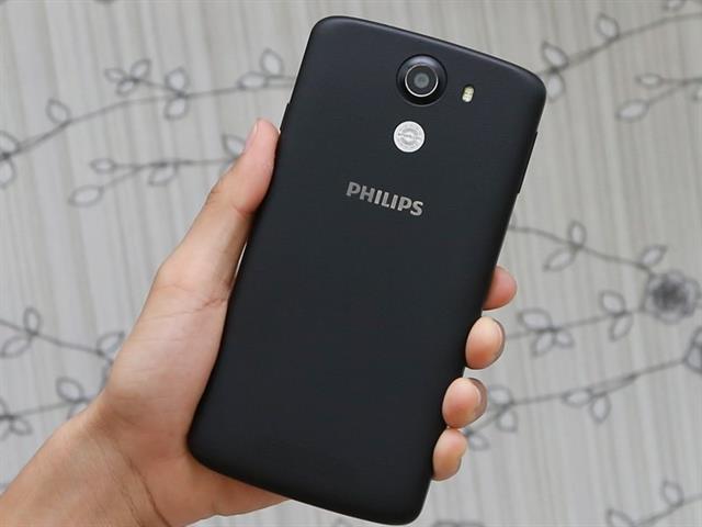 Máy được bán ra duy chỉ màu đen