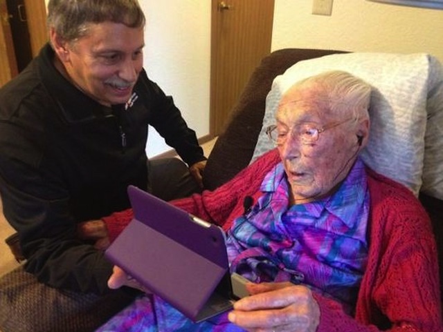 Thành viên già nhất của Facebook?