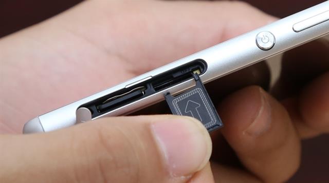 Trạng thái bung khay SIM