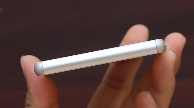 Đáy máy trống trơn