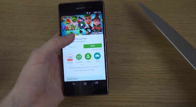 Xperia Z3 không ngại dao thật