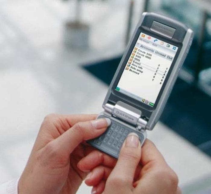 10 Smartphone cực hot xuất hiện cách đây 10 năm > Sony Ericsson P910
