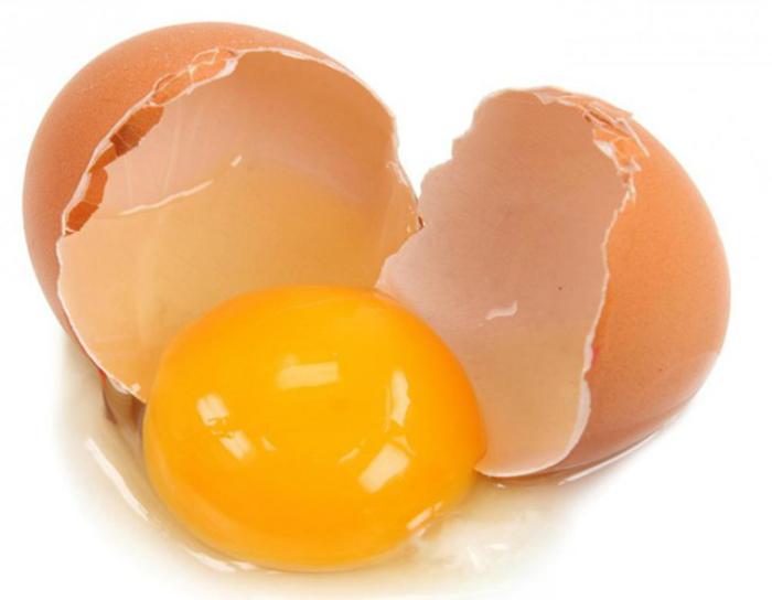 Thức ăn của gia cầm ảnh hưởng đến độ đậm của lòng đỏ trứng