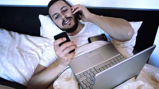 Số người để dùng smartphone khi ngủ vẫn còn cao