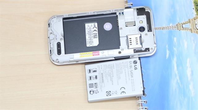 Máy dùng SIM thường: 2 SIM 2 sóng