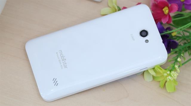 Lên kệ với 2 màu: trắng và đen