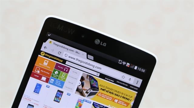 Viền màn hình phía trên có camera phụ 1.2MP