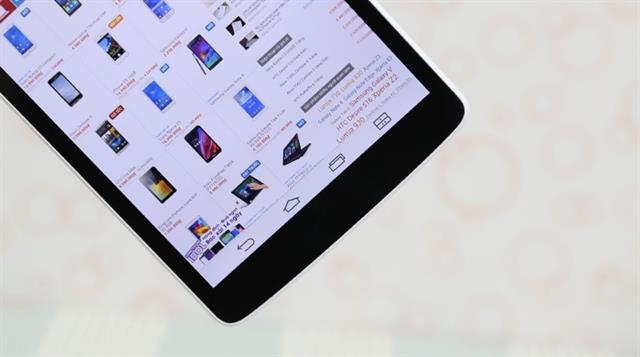 Viền màn hình phía dưới có 4 phím điều hướng cơ bản của tablet LG