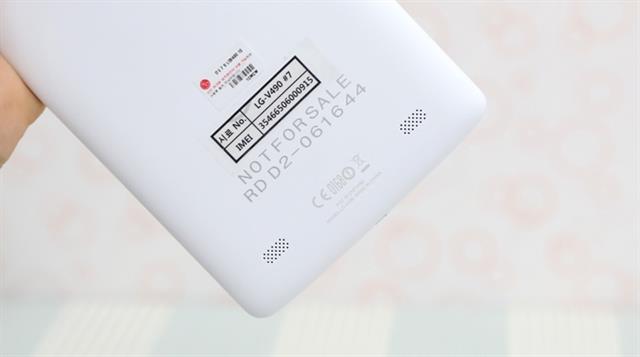 Phần dưới có 2 dải loa