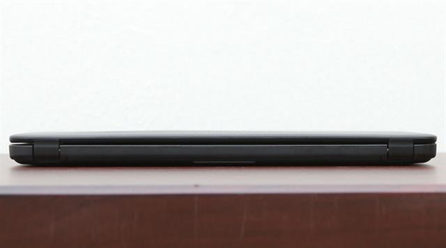 Cạnh sau trống trơn