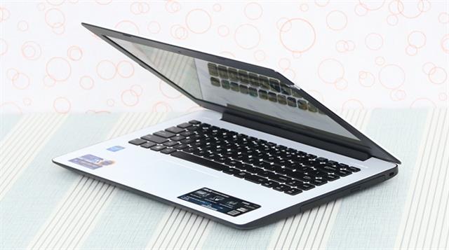 Cuối cùng, Asus X453MA dùng thỏi pin Li-Ion 2 cell