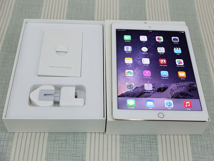 Cách đóng hộp tương tự iPad Air đời đầu, vì là phiên bản xách tay nên adapter sạc có chút khác biệt.