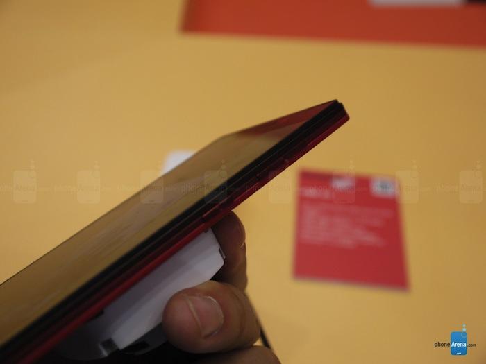 Tắc kè hoa Lenovo Vibe X2 với vỏ 4 lớp chính thức ra mắt > Một số hình ảnh của Lenovo Vibe X2