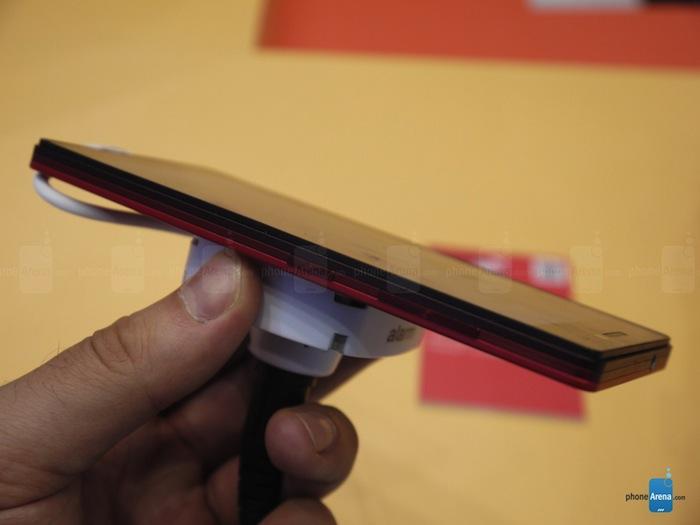 Tắc kè hoa Lenovo Vibe X2 với vỏ 4 lớp chính thức ra mắt > Một số hình ảnh của Lenovo Vibe X2