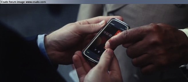 Đến năm 2008, bộ phim nói về người dươi The Dark Knight do Christian Bale thủ diễn mới có sự xuất hiện rõ rệt của một chiếc Nokia 5800 Xpress Music và thiết bị này được sử dụng để phá vỡ hệ thống bảo mật của kẻ xấu