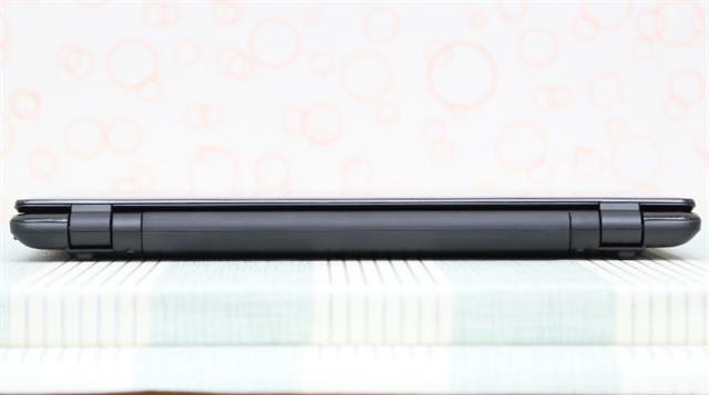 Cạnh sau trống trơn