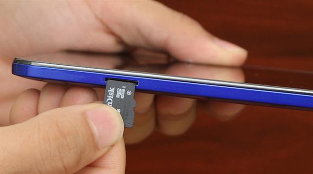 Gắn thẻ nhớ vào