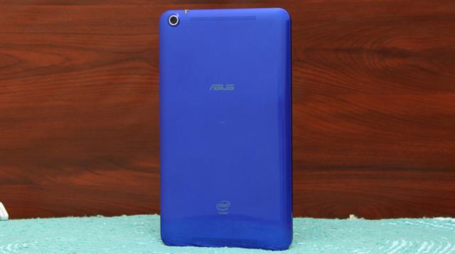 Được bán ra với 3 gam màu thời trang: trắng, xanh dương và hồng