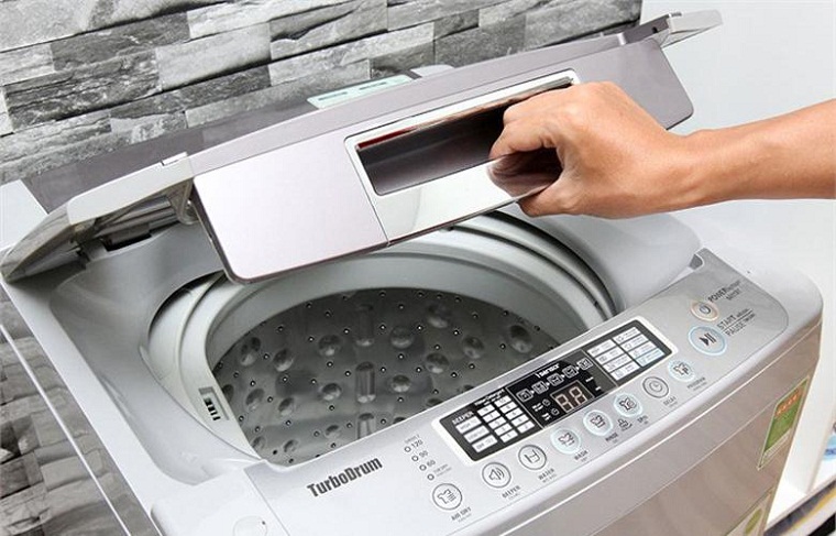 Không nên đóng nắp máy giặt ngay sau khi sử dụng