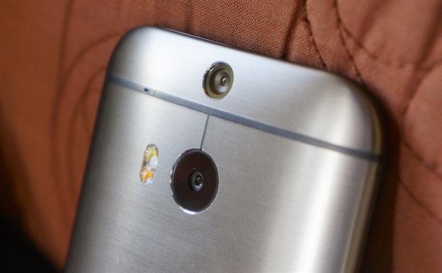 HTC One M8 Eye