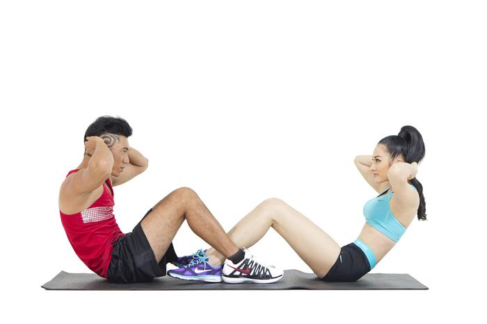 Gập bụng để sở hữu vòng hai như ý Khi xem tivi kết hợp với massage tập thể > Gập bụng để sở hữu vòng hai như ý