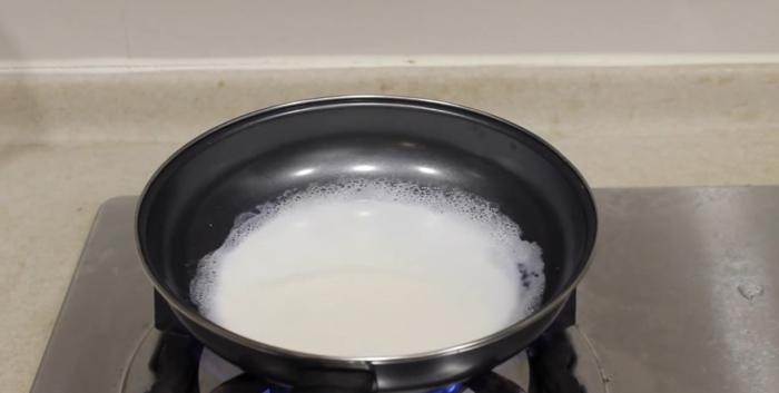 Bước 1 Hâm nóng sữa Bánh không cần lò nướng