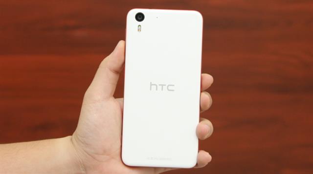 Lên kệ với 2 gam màu: trắng đỏ và trắng xanh dương