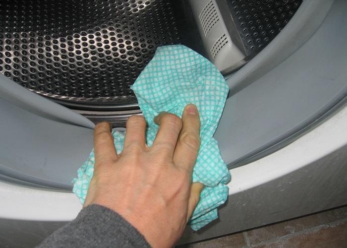 Làm sao để 'tắm rửa' sạch sẽ máy giặt của bạn?