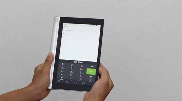 Máy cũng có khả năng đàm thoại và nhắn tin như điện thoại