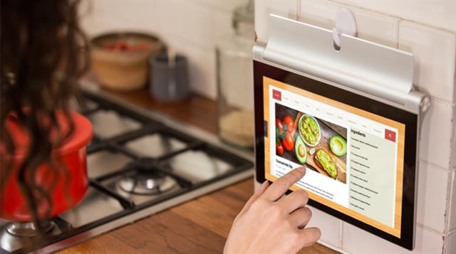 Cuối cùng, Lenovo Yoga Tablet 2 8 3G 16GB dùng pin Lithium – Ion dung lượng 6400mAh (hoạt động liên tục 15 giờ)