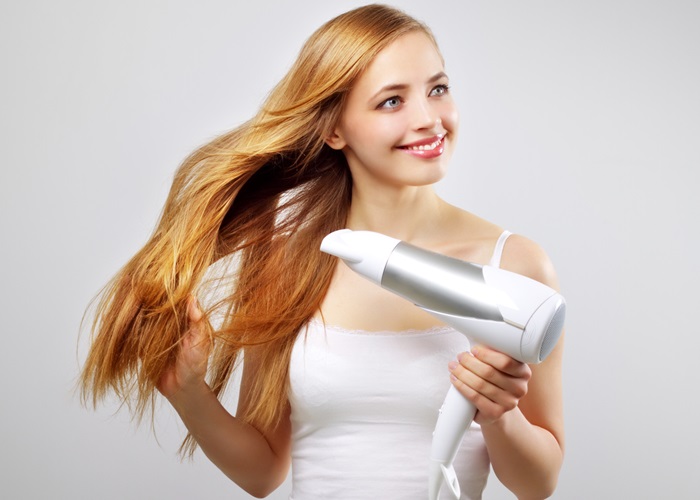 Sử dụng máy sấy tóc giúp tóc khỏe và tiết kiệm điện