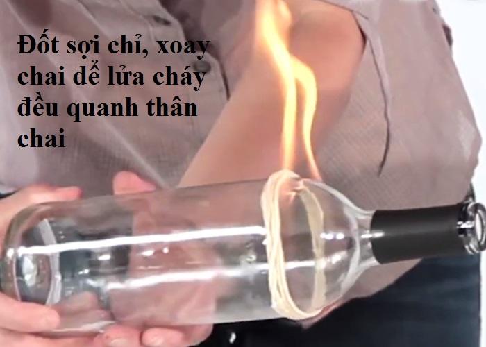 Cắt chai thủy tinh với lửa và nước đá