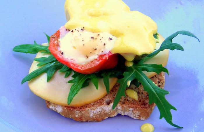 Trứng chần rau củ