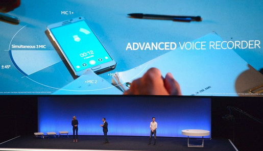 Thu âm chất lượng stereo với ba micro