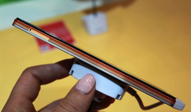 Lenovo Vibe X2 có thiết kế vỏ độc đáo