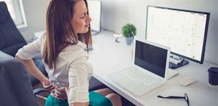 Tư thế ngồi làm việc với laptop đúng cách, tốt cho sức khỏe